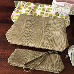 Lot of 6 Clinique cosmetic bags in shades of green. New.